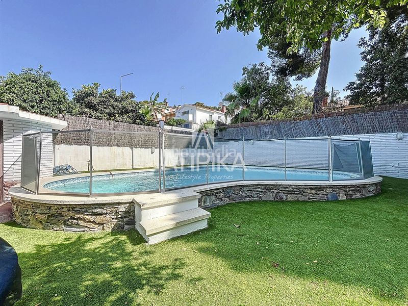 Foto 10e5e609-f882-47d9-9481-1d97a981df08. Rent house with heating parking pool in Montmar Castelldefels