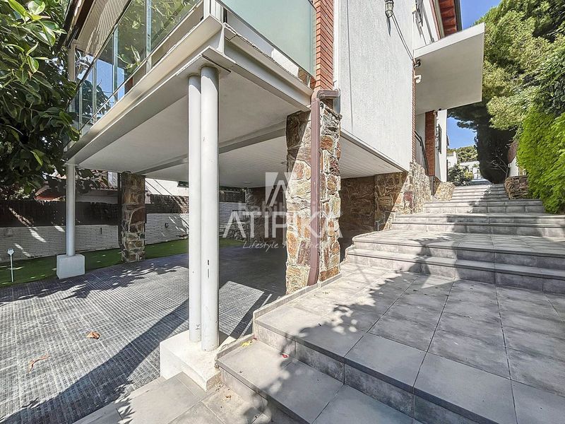 Foto 254ffe7a-13de-4592-b1c2-985e7625db8a. Rent house with heating parking pool in Montmar Castelldefels
