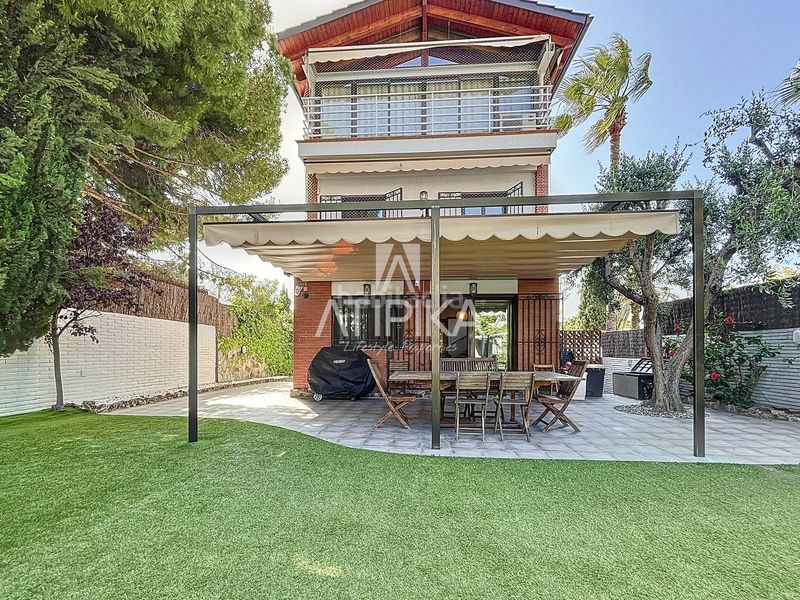 Foto 50f5b7a9-bc61-45c9-ac48-c4c51ead1cfd. Rent house with heating parking pool in Montmar Castelldefels