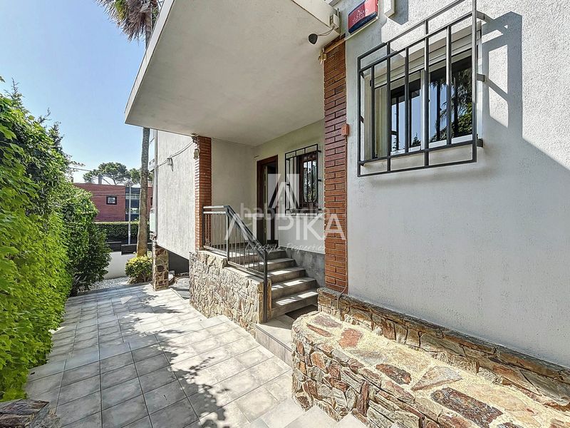 Foto 57f941a0-eb7c-44cc-8849-aa6d904f61fa. Rent house with heating parking pool in Montmar Castelldefels