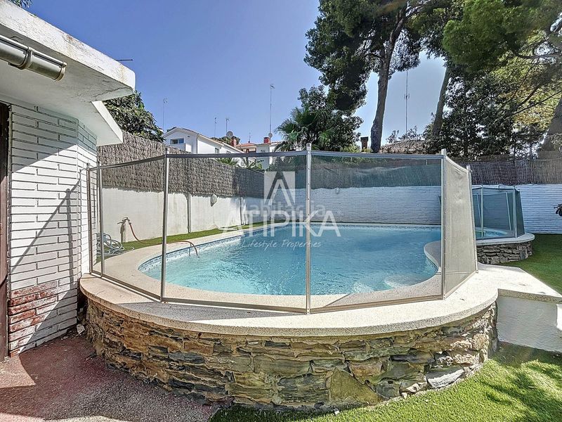 Foto e9d8d161-b5c4-4fe9-a1d8-6ca05e9e3f68. Rent house with heating parking pool in Montmar Castelldefels