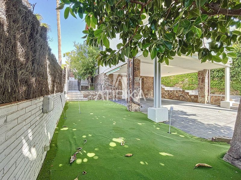 Foto fa011cc7-e3e1-4aac-9813-d189239554eb. Rent house with heating parking pool in Montmar Castelldefels
