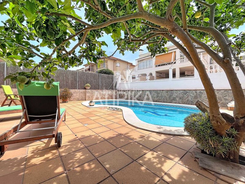 Foto 3be75d1d-40f6-47e9-aaf7-c7548ce61e58. Casa amb aparcament piscina a Mas d´En Serra - Els Cards Sant Pere de Ribes