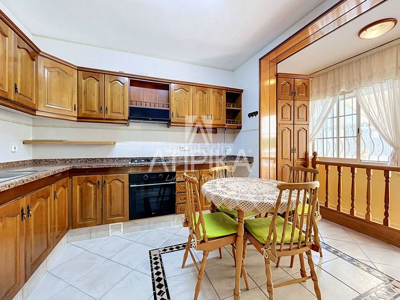 Foto d08cc379-3386-4508-8845-cacb42d568f8. Casa amb aparcament piscina a Mas d´En Serra - Els Cards Sant Pere de Ribes