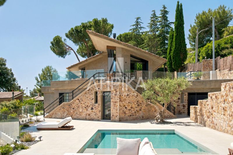 Foto 4436d0f1-e991-44e3-a1a8-25c64e17262a. Casa amb calefacció aparcament piscina a Premià de Dalt
