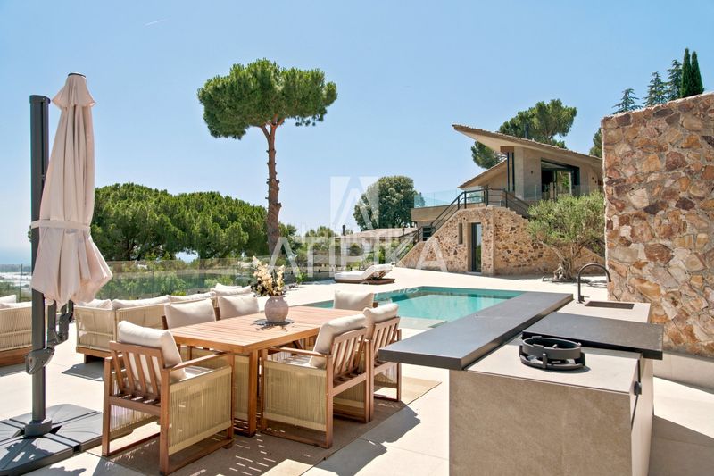 Foto 732c995c-ceb4-4e5c-93e9-32276f3370f7. Casa amb calefacció aparcament piscina a Premià de Dalt