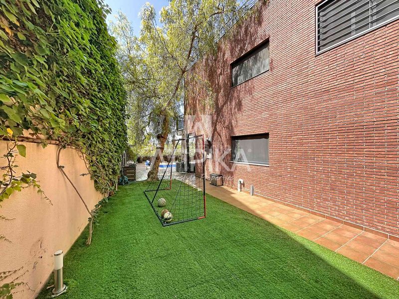 Foto 00e1d364-b2e8-4ffe-b999-5514574ed00d. Casa amb calefacció aparcament piscina a Montmar Castelldefels