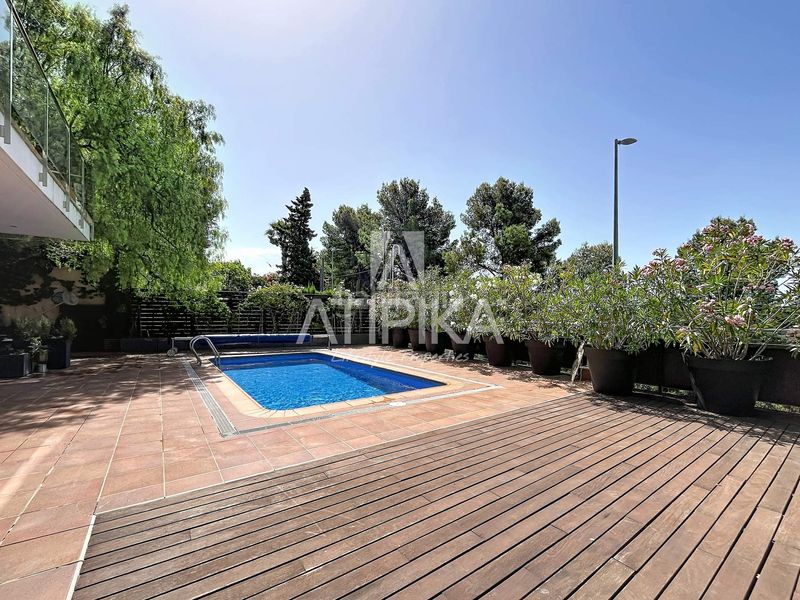 Foto 1f798d9d-7103-496f-ba03-773dc0a7e2ae. Casa amb calefacció aparcament piscina a Montmar Castelldefels