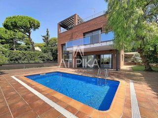 Haus in Montmar. Casa independiente en venta en bellamar
