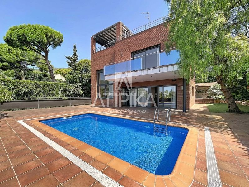 Foto 27362596-4386-428f-8d8d-6880478110fb. Casa amb calefacció aparcament piscina a Montmar Castelldefels