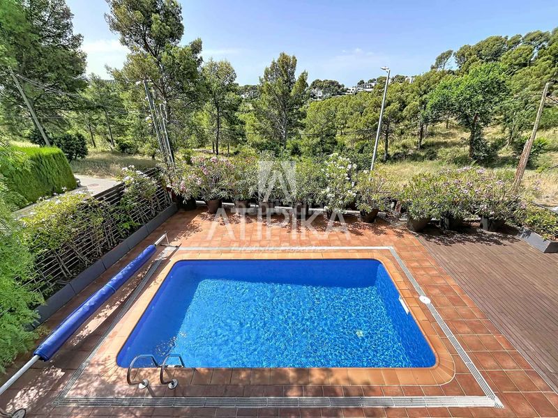 Foto 3949ea47-66e4-458e-9978-7cb8a0a3f5cd. Casa amb calefacció aparcament piscina a Montmar Castelldefels
