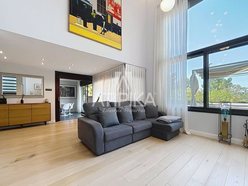 Foto 4535e85f-8761-434c-be87-90651871a3d0. Casa amb calefacció aparcament piscina a Montmar Castelldefels