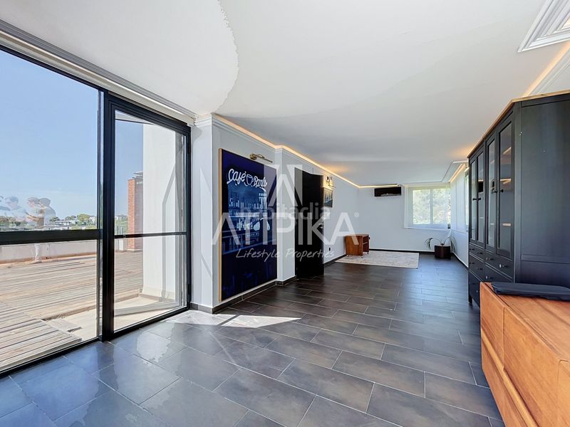 Foto 4b6839f3-92c3-4b4e-9561-dab3e292e618. Casa amb calefacció aparcament piscina a Montmar Castelldefels