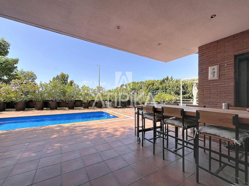 Foto a3844c53-96a4-4bf4-bd46-1e215db3bb09. Casa amb calefacció aparcament piscina a Montmar Castelldefels