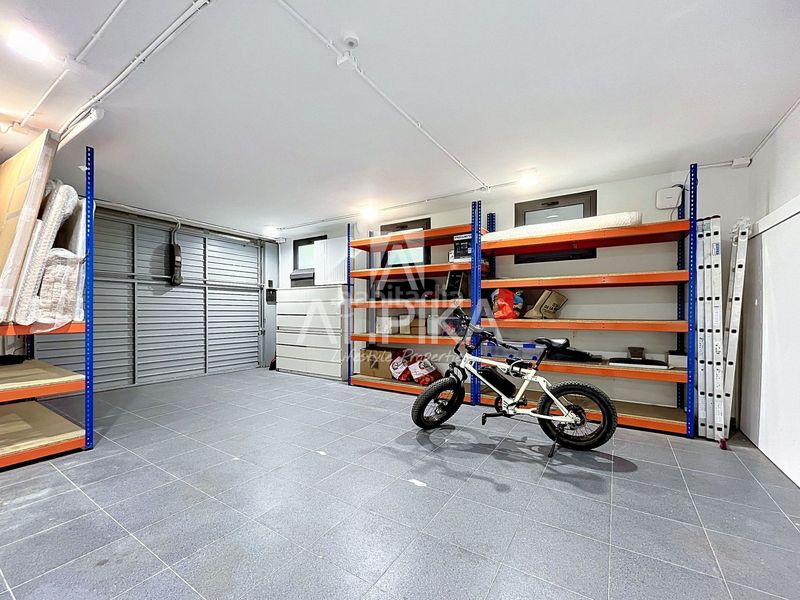 Foto ad239d01-c1c2-4ec2-aea8-7deb4bf50ef2. Casa amb calefacció aparcament piscina a Montmar Castelldefels