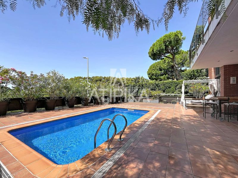 Foto bc00a474-7ee9-4246-be2e-208de7d2313e. Casa amb calefacció aparcament piscina a Montmar Castelldefels
