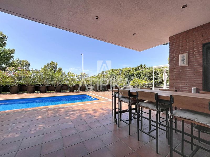 Foto caaf6139-976e-4c27-80a9-a95a1ffb432b. Casa amb calefacció aparcament piscina a Montmar Castelldefels