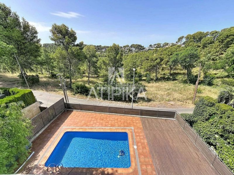 Foto f29ea131-d8a9-4b23-a7af-813f84d873f7. Casa amb calefacció aparcament piscina a Montmar Castelldefels