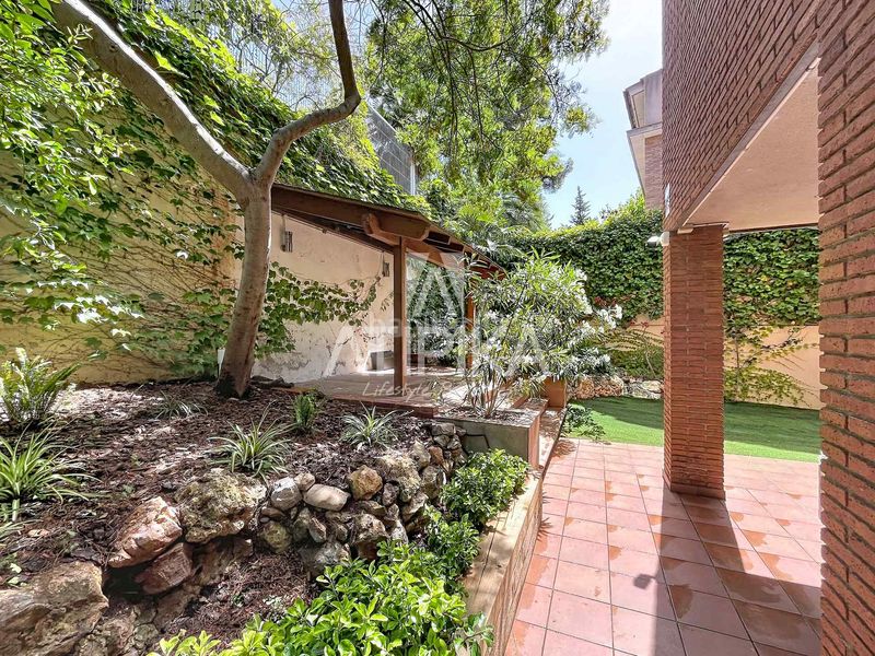 Foto f996b58f-96aa-48ee-962b-ff453eb5f829. Casa amb calefacció aparcament piscina a Montmar Castelldefels