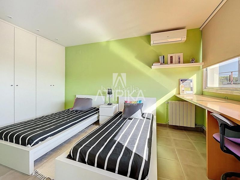 Foto 0ae83b09-0a27-4310-a480-caaa8f524e75. Casa amb calefacció aparcament piscina a Levantina - Montgavina - Quintmar Sitges