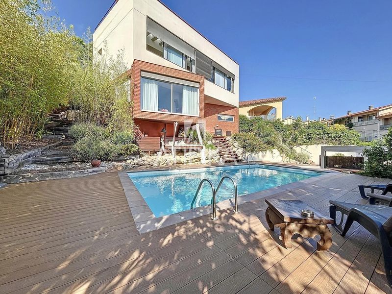 Foto 47b315b9-3152-443a-90b7-08c78652a6da. Casa amb calefacció aparcament piscina a Levantina - Montgavina - Quintmar Sitges