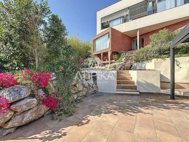 Foto 5b338349-167a-4168-8db8-5d0540ad124f. Casa amb calefacció aparcament piscina a Levantina - Montgavina - Quintmar Sitges