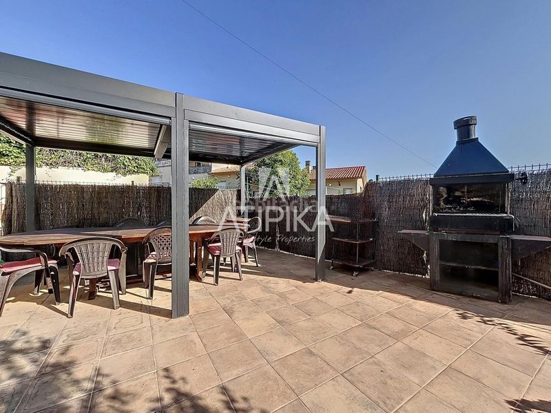 Foto b4105a0f-cd27-43a6-be16-eeda710fdc63. Casa amb calefacció aparcament piscina a Levantina - Montgavina - Quintmar Sitges