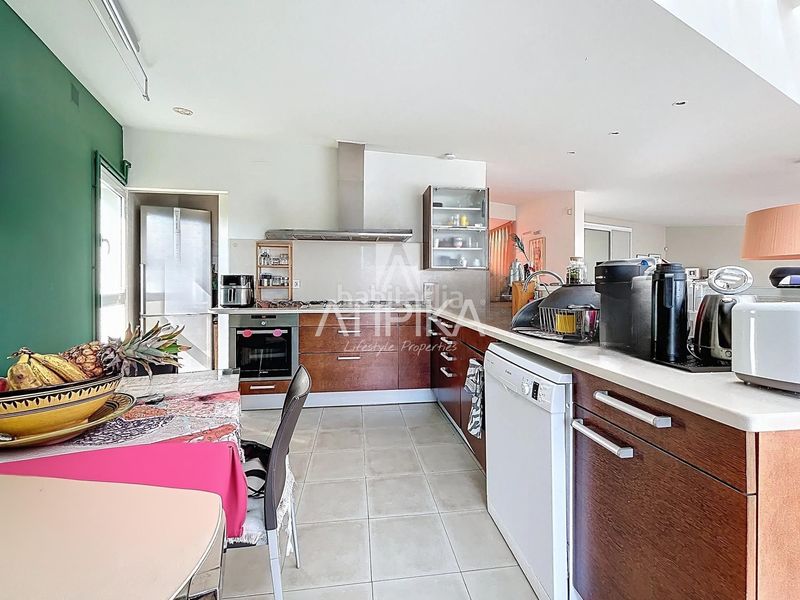 Foto b520d06a-521b-4e83-ac00-fd7a7d189a63. Casa amb calefacció aparcament piscina a Levantina - Montgavina - Quintmar Sitges