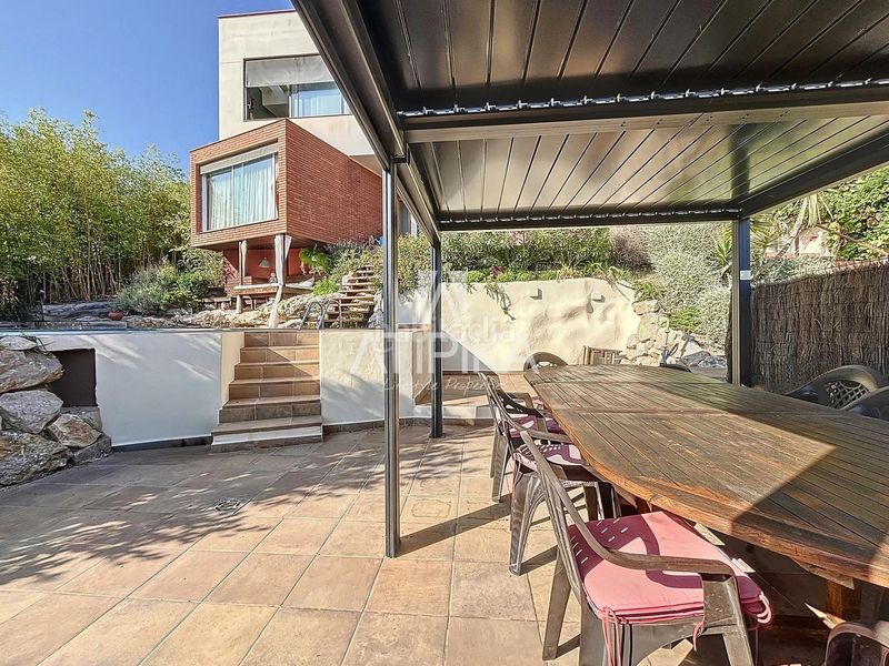 Foto b65b9eff-b22b-4969-907d-80ab193d8ab2. Casa amb calefacció aparcament piscina a Levantina - Montgavina - Quintmar Sitges