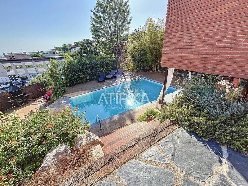 Foto ee2ac110-118a-4f7d-81e7-4a7de99e4423. Casa amb calefacció aparcament piscina a Levantina - Montgavina - Quintmar Sitges