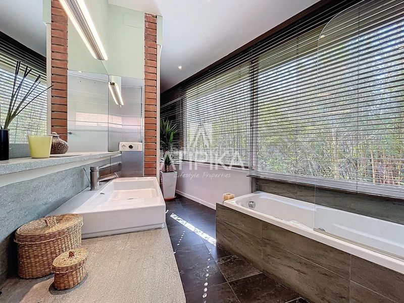 Foto ff495d52-b9ad-453c-aaf4-5c278f271cb8. Casa amb calefacció aparcament piscina a Levantina - Montgavina - Quintmar Sitges