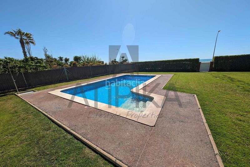 Foto 0fbe13b0-592e-4815-8555-d424873de981. Pis amb calefacció aparcament piscina a Baixador Castelldefels