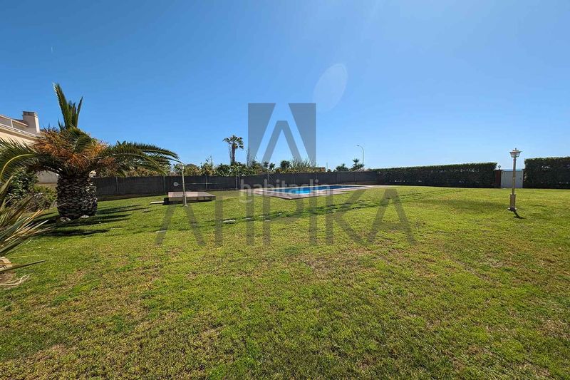 Foto b4c66e06-ae40-43ce-bcc0-8293f56cc804. Pis amb calefacció aparcament piscina a Baixador Castelldefels