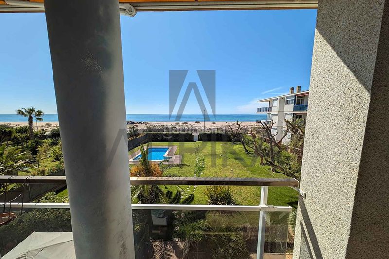 Foto f02ab1ad-7c18-4f4d-994f-4ee6fa26281e. Pis amb calefacció aparcament piscina a Baixador Castelldefels