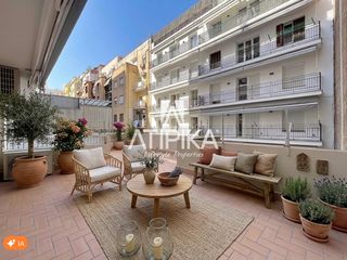 Pis a Vallcarca - Penitents. Piso en venta de 4 habitaciones a reformar junto a plaça dalfons