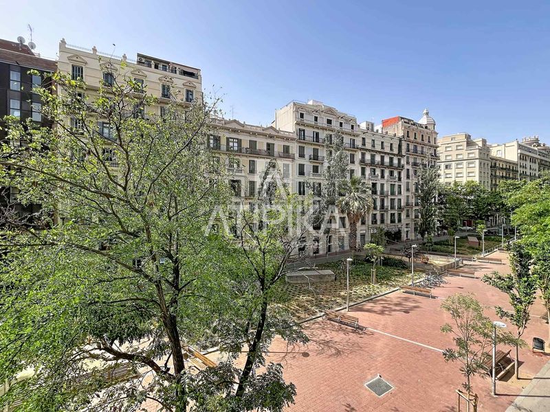 Foto 77329430-da1a-4273-a595-204989125456. Pis a Sant Antoni Barcelona