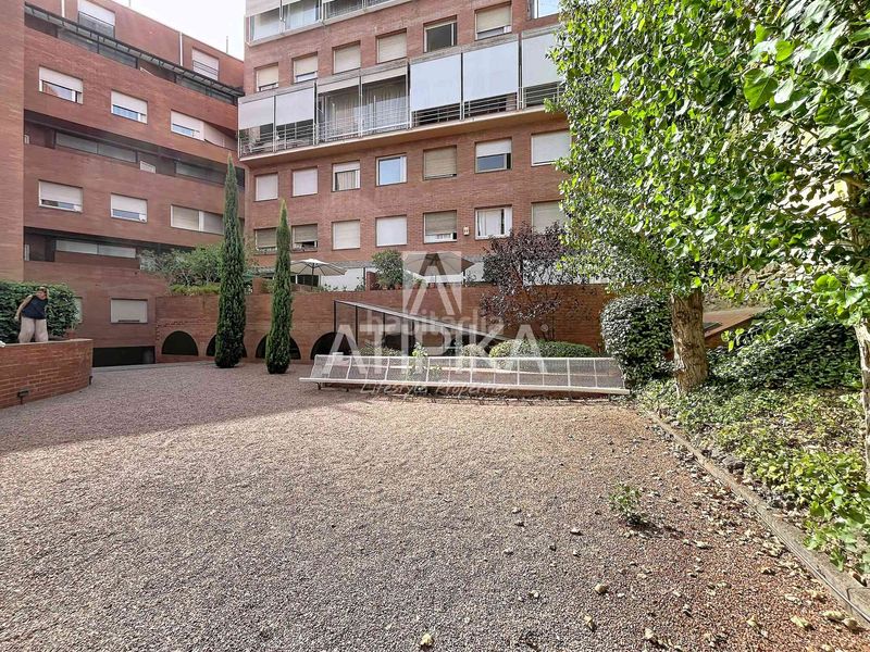 Foto 17d5b7d0-3d7c-4ea4-83e4-337952f4f0c5. Àtic amb calefacció aparcament piscina a Sarrià Barcelona