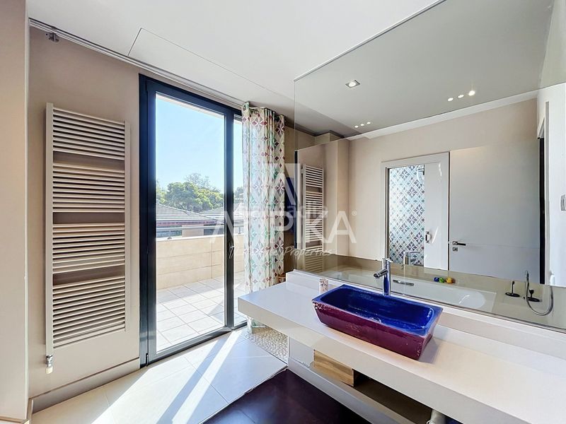 Foto 8058f824-ec5b-4a23-81af-97db0a2d5366. Lloguer casa amb aparcament piscina a Centre Sitges