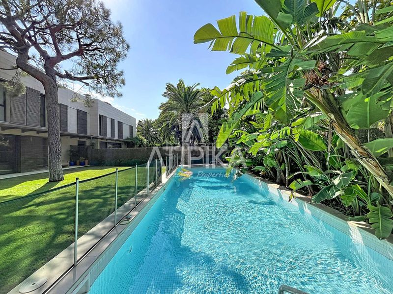 Foto c153470b-f16f-48b2-9b36-813d18ae5120. Lloguer casa amb aparcament piscina a Centre Sitges