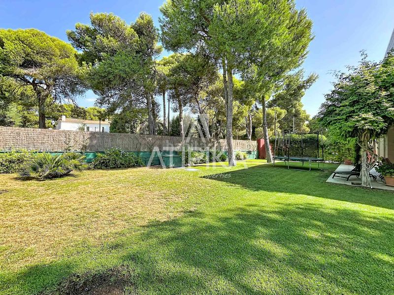 Foto dbbe581d-35d1-4a6e-8463-b95bd1c9943f. Lloguer casa amb aparcament piscina a Centre Sitges