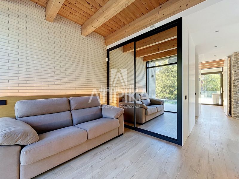 Foto 71b28e50-bbad-4cfb-a875-29f4deecbacf. Casa amb calefacció aparcament piscina a Begues