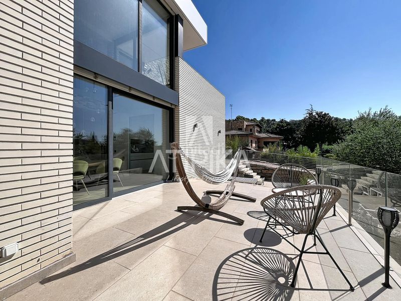 Foto 9289e472-ce30-4ba9-ab53-11896a777d4e. Casa amb calefacció aparcament piscina a Begues