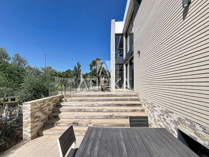 Foto c04b75ec-5b52-47c3-b5a2-51091a1e9076. Casa amb calefacció aparcament piscina a Begues
