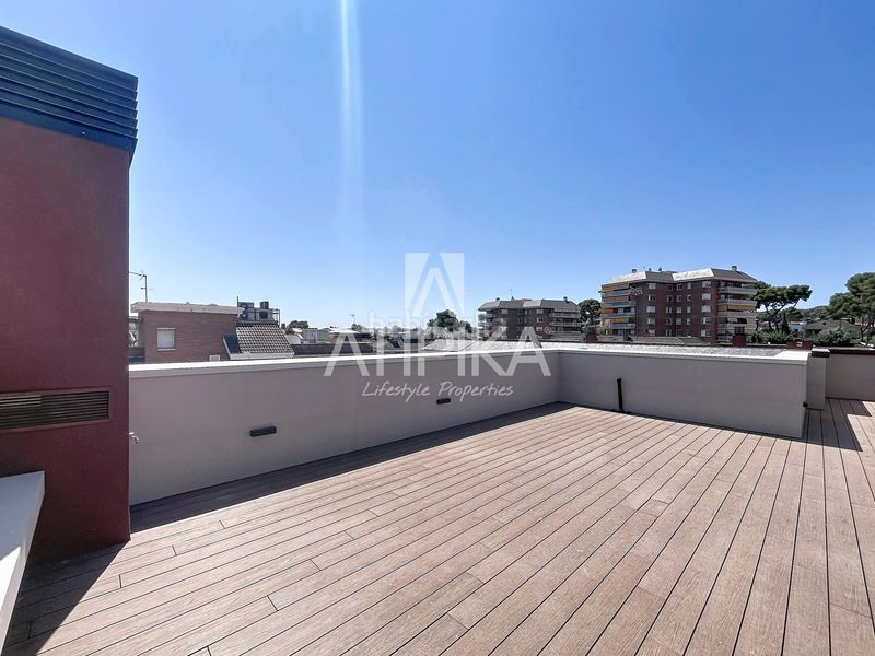 Foto 4336b8c9-095d-4ebe-89da-123d80262f4a. Àtic amb calefacció aparcament piscina a Montmar Castelldefels