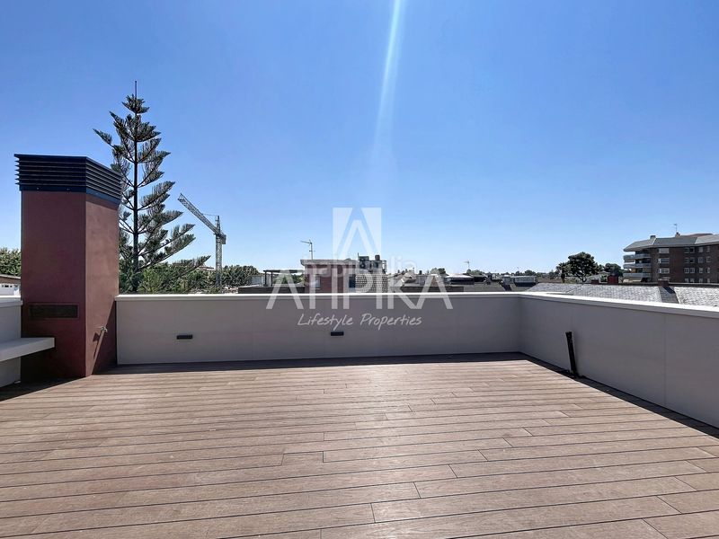 Foto 7544c696-b1a1-4e68-9e0c-c2debb490135. Àtic amb calefacció aparcament piscina a Montmar Castelldefels