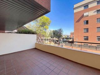 Appartement à Castellarnau. Piso en venta de dos habitaciones, terraza y piscina comunitaria