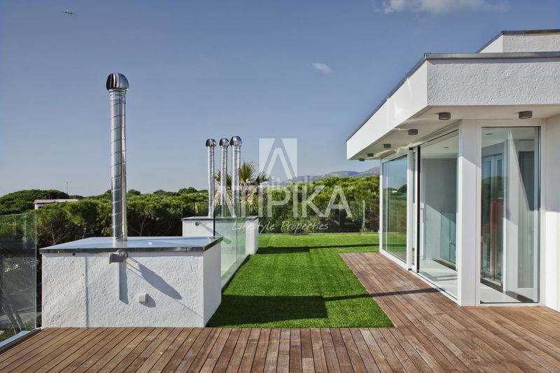 Foto b941d3c4-96fc-4c1b-870b-903d678025c8. Casa amb calefacció aparcament piscina a La Pineda Castelldefels