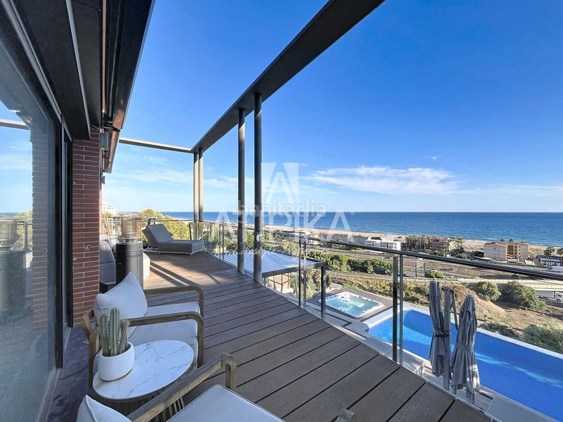 Foto e1bebcb7-ffcf-4f3b-9270-da742f55d19e. Lloguer casa amb aparcament a les botigues de Sitges Sitges