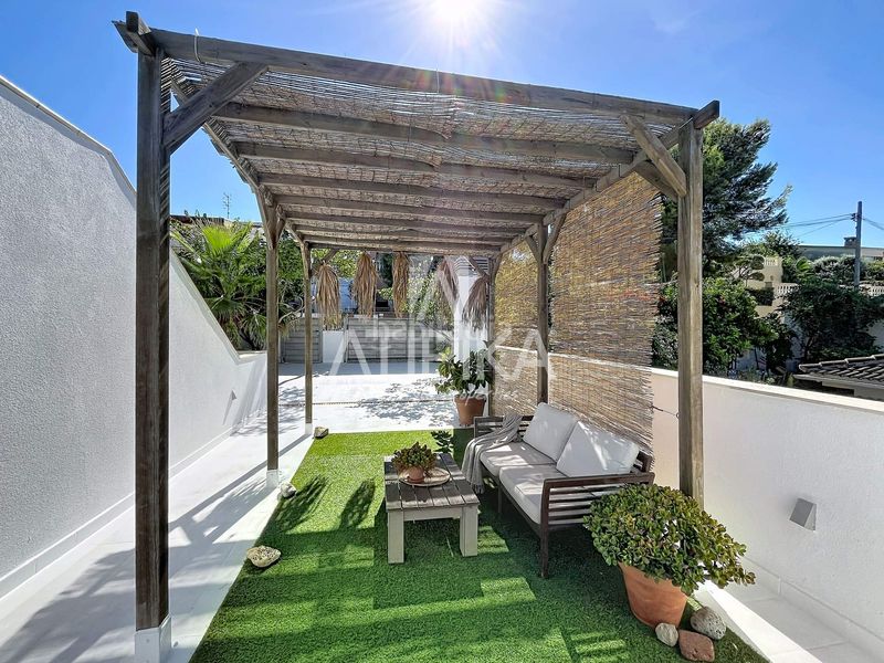Foto 00c93bd2-8f10-4d37-b379-3ed098139f79. Casa  independiente con piscina y vistas al mar en venta en quintmar en Sitges