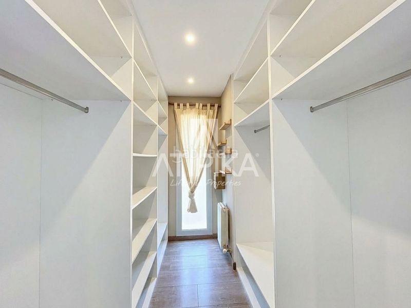 Foto 03178357-1df2-49a9-b912-ad84178ca3fc. Casa  independiente con piscina y vistas al mar en venta en quintmar en Sitges
